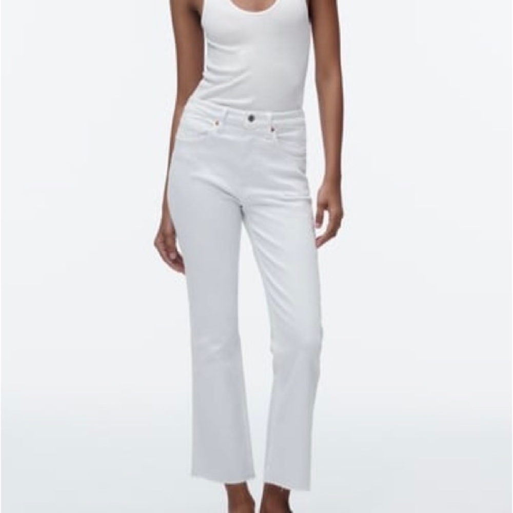TRF MID-RISE FLARE CROPPED JEANS in WHITE - REF. 3643/017